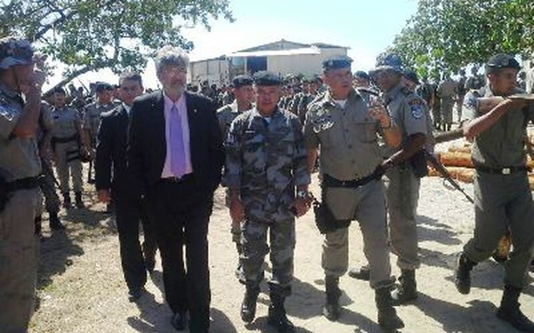 Secretário da Defesa Social confere marcha administrativa realizada pelo CFP