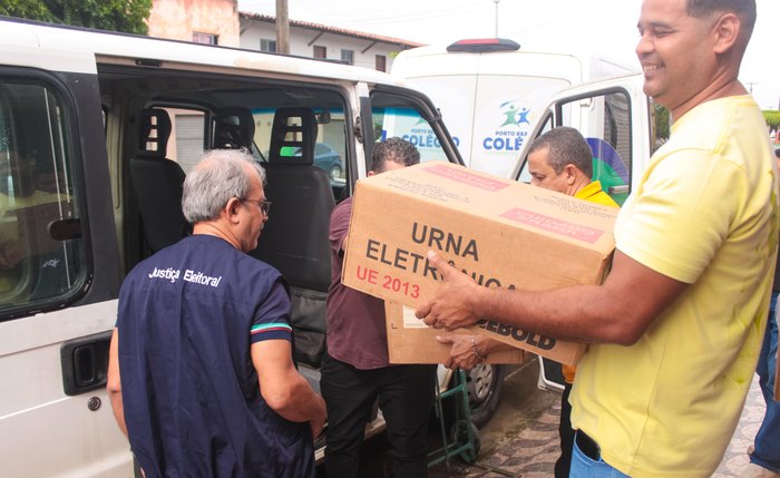 Transporte das urnas para o município de Porto Real do Colégio