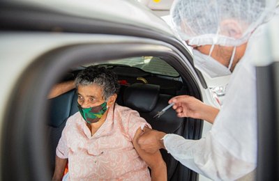  Arapiraca avança e aplica mais de 100 mil doses de vacina contra a Covid-19