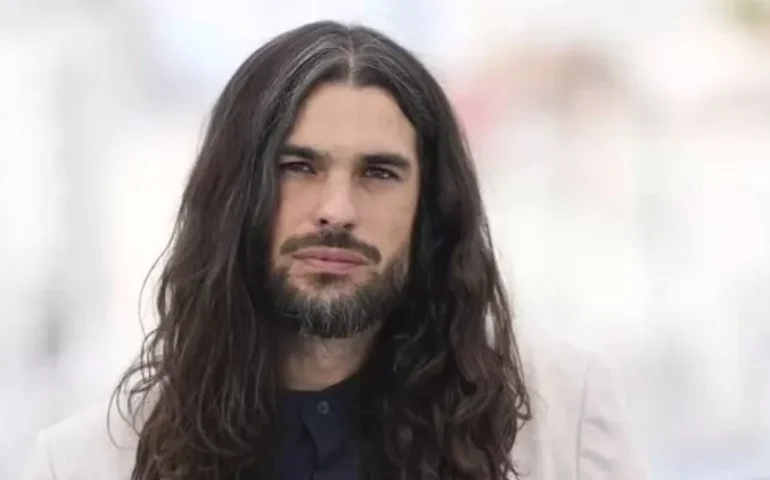 'Sinto muito se ofendi pessoas', diz diretor de 'Sirât' após polêmica com brasileiros no Oscar