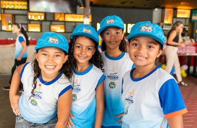 Cerca de 100 estudantes da rede municipal vivenciam tarde especial no Maikai