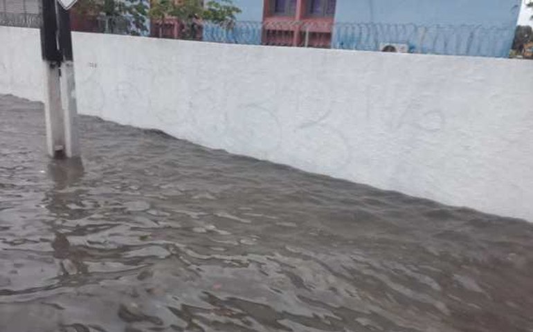 Chuva intensa causa preocupação em áreas vulneráveis de Maceió