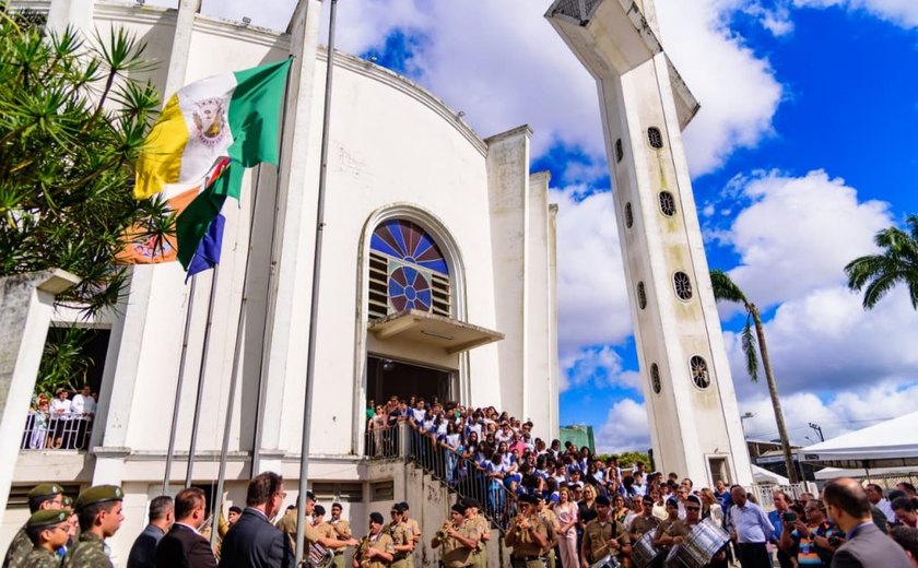 Hasteamento de bandeiras e missas: veja como foram as comemorações dos 101 anos de Arapiraca