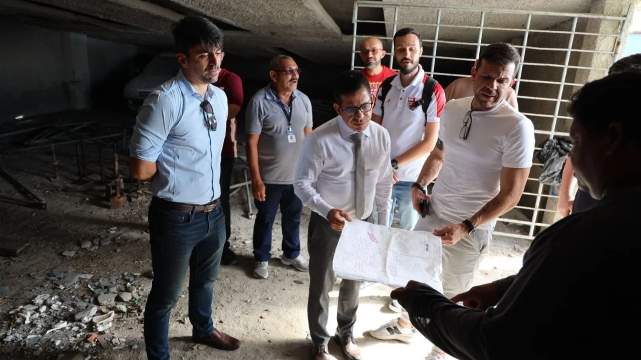 Vistoria técnica: MPAL avalia andamento de reformas e capacidade de público no Estádio Rei Pelé