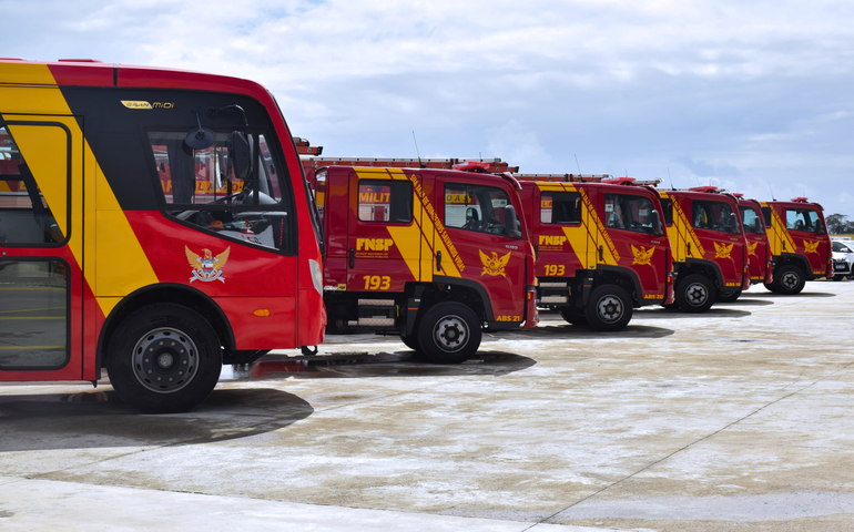 Corpo de Bombeiros recebe novos veículos e equipamentos que reforçarão segurança em Alagoas