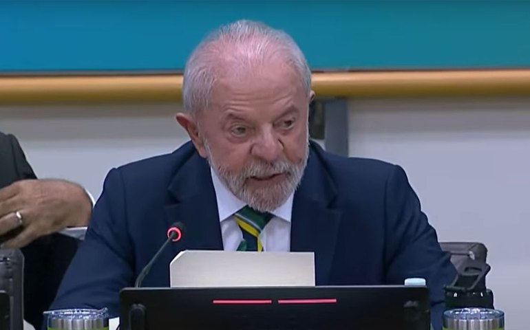 Lula volta a Brasília e iniciará conversas para substituição de vaga de Barroso no STF