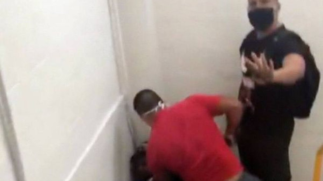 Adolescente negro é acusado de furto e ameaçado em loja de shopping no Rio