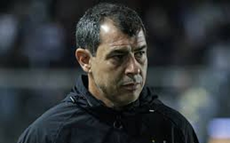 Sob pressão, Carille descarta mudança no esquema tático do Santos: 'Minha característica'