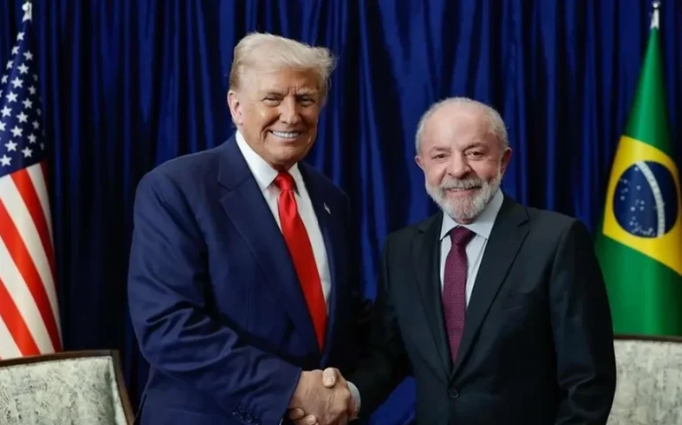 Lula liga para Trump e pede revogação de novas tarifas
