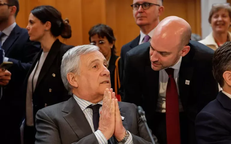 Chanceler italiano condena falas de Trump contra papa Leão XIV