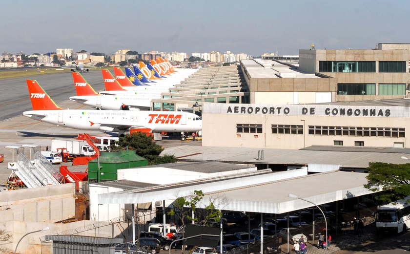 Avião com passageiros indianos retidos na França tem decolagem autorizada