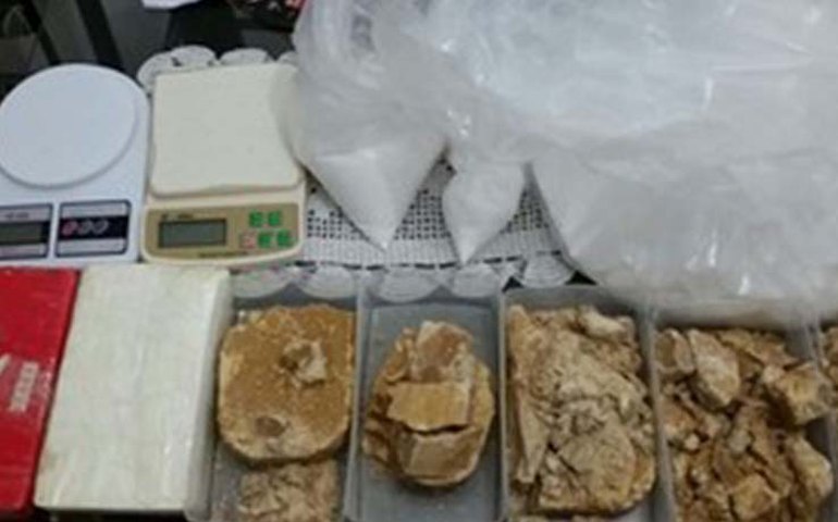 Aos 8 meses e mamando 40 vezes por dia, quíntuplos já celebram o Natal