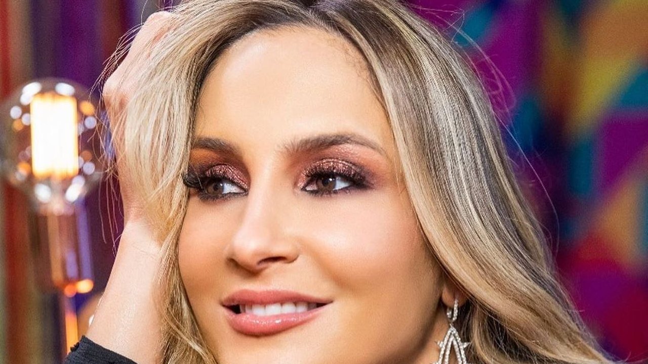 Claudia Leitte assina prefácio de livro com histórias sobre violência doméstica