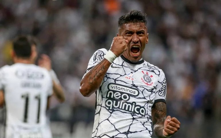 Paulinho, do Corinthians, passa por cirurgia no joelho esquerdo