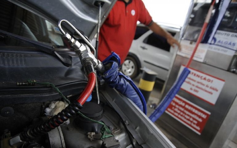 Veículos movidos a GNV têm desconto no IPVA em Alagoas