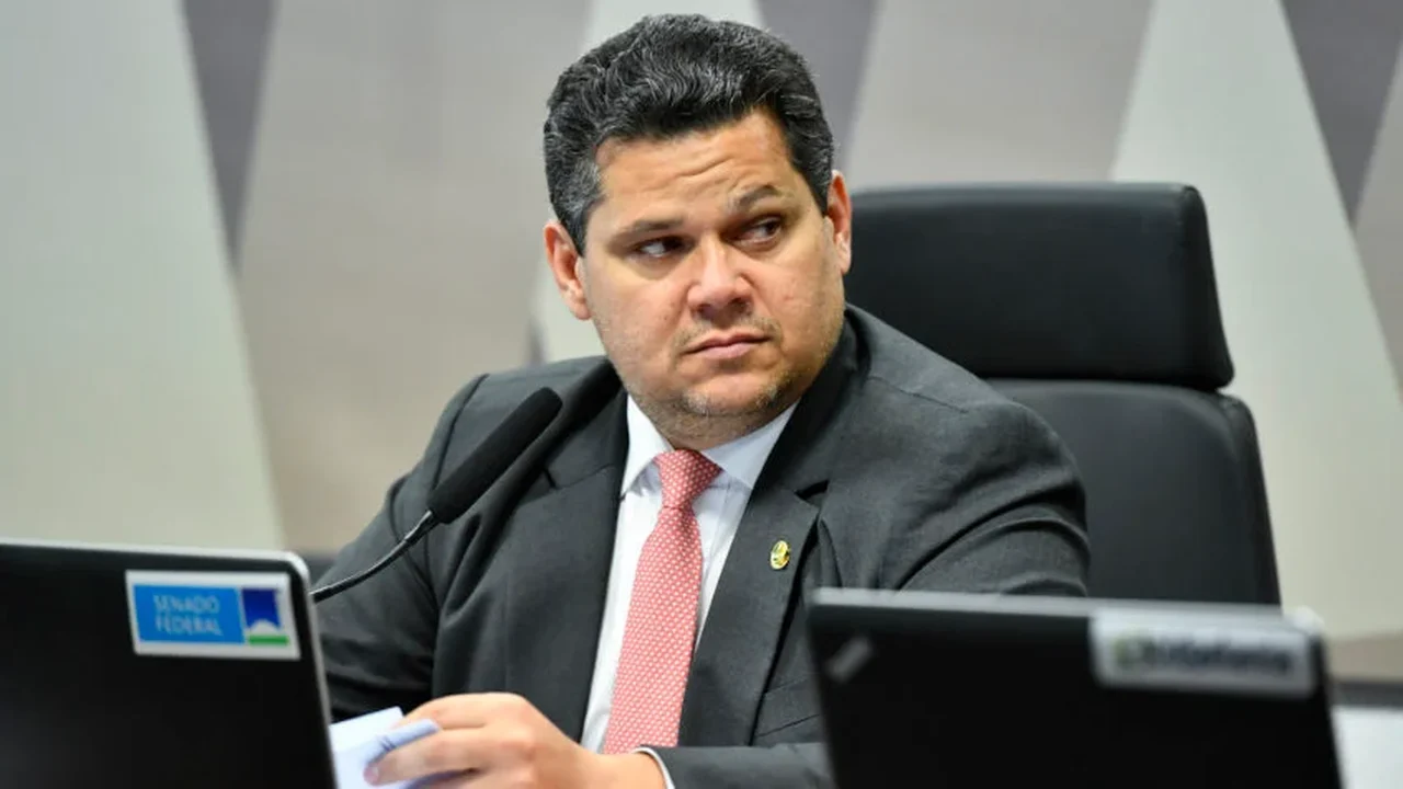 Alcolumbre cancela sessão do Congresso após pedido do governo, que temia derrota com derrubada de vetos