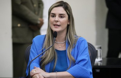 Sâmea Mascarenhas cobra entrega de casas do conjunto habitacional Edson Novaes
