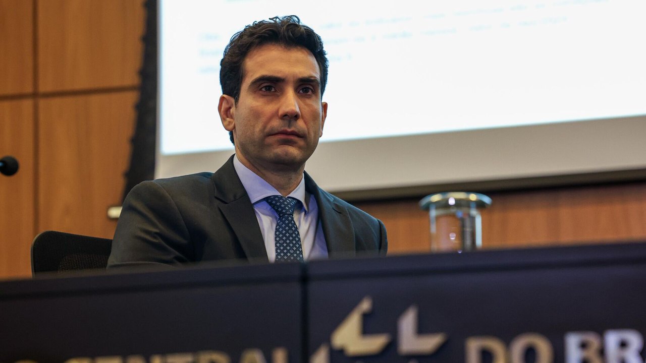 Sem flexibilização, juros não devem ficar 'abaixo de 15% até 31 de dezembro de 2025', diz economista