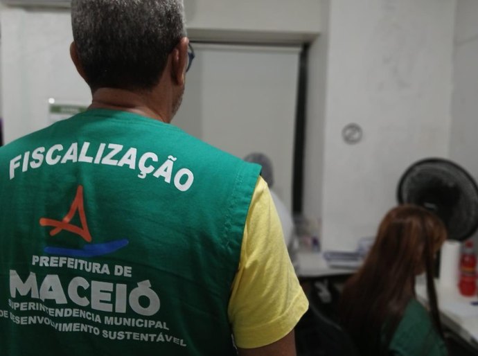 Alurb fiscaliza comércios e orienta sobre destinação correta do lixo