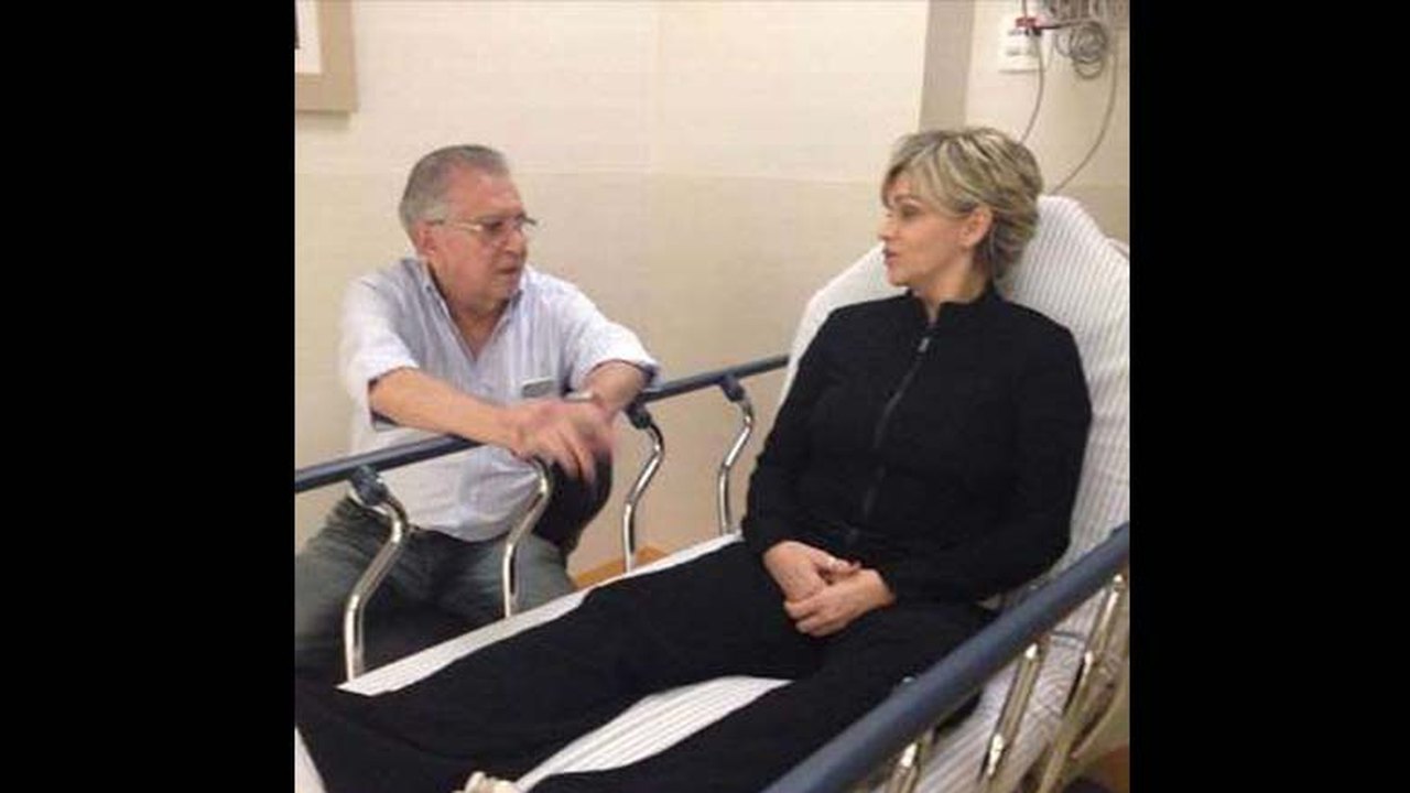 Andréa Nóbrega deixa hospital após forte crise na coluna