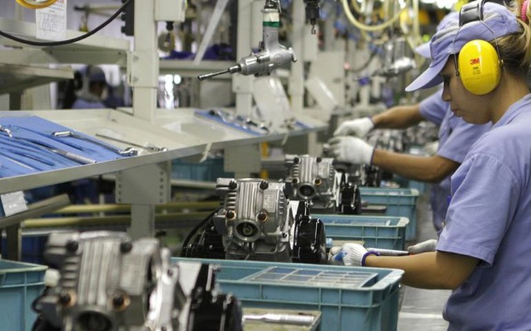 Produção industrial cresce 0,3% no 1º trimestre, após 4 períodos de quedas