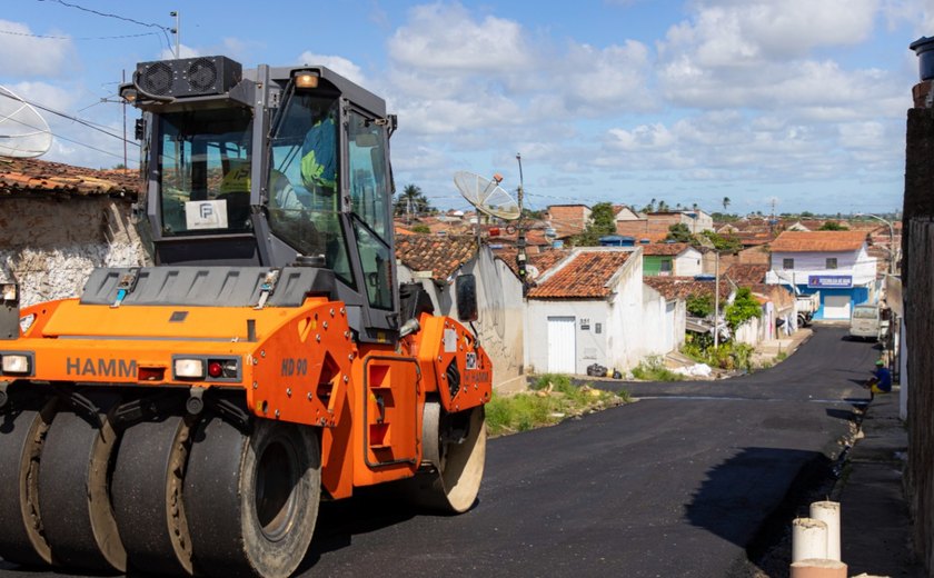 Do barro para o asfalto: três ruas do bairro Cacimbas ganham pavimentação