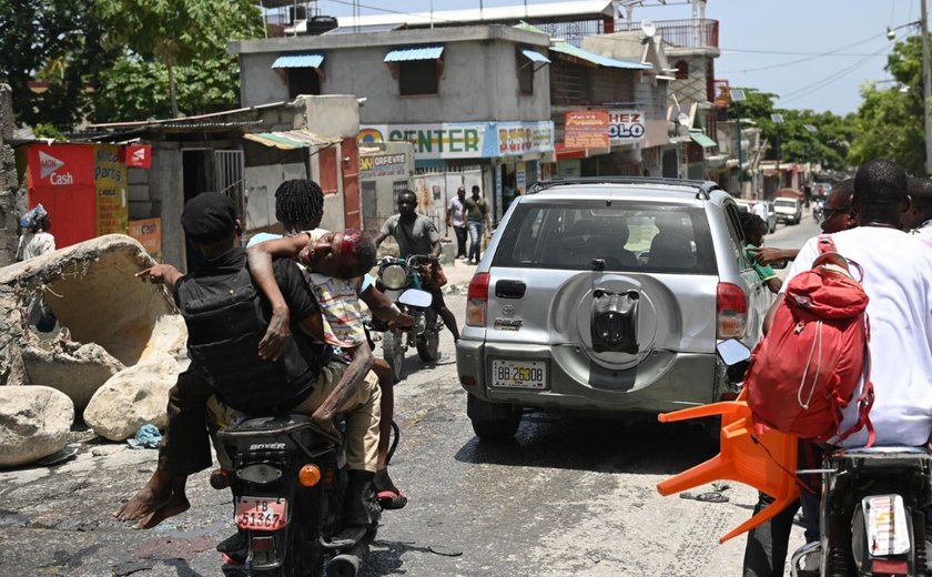 Em um dia, mais de 3 mil pessoas fogem de bairro na capital do Haiti temendo as gangues