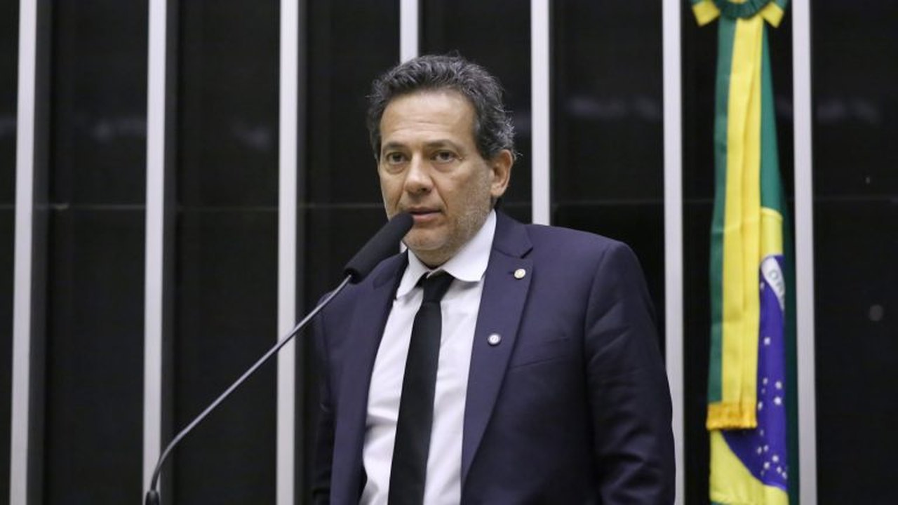 Deputado Ricardo Abrão é alvo de operação da PF por suspeita de compra de votos