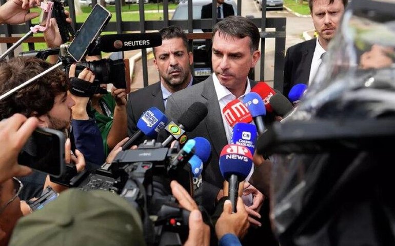 Flávio ironiza Michelle sobre candidatura presidencial: 'Não rodei o Brasil para isso'