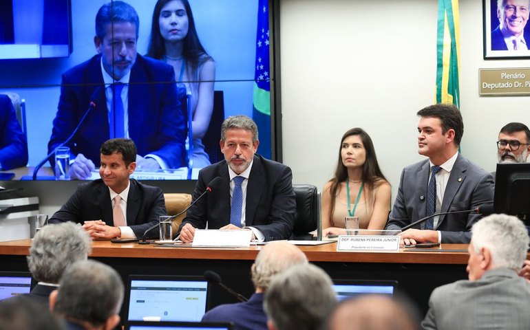 Secretário diz que corrigir toda a tabela do IR custaria R$ 100 bi