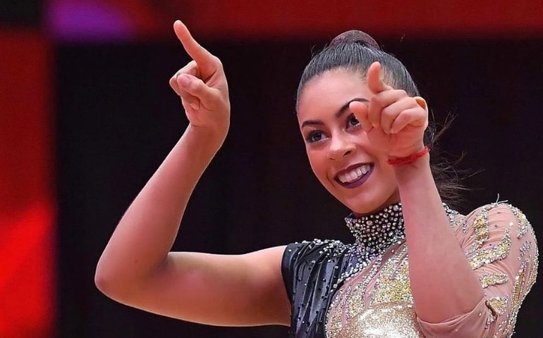 Bárbara Domingos fica em 10º na final do individual na ginástica rítmica em Paris-2024