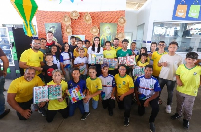 Evento de troca de figurinhas reúne crianças e adolescentes e resgata tradição da Copa em Campo Alegre