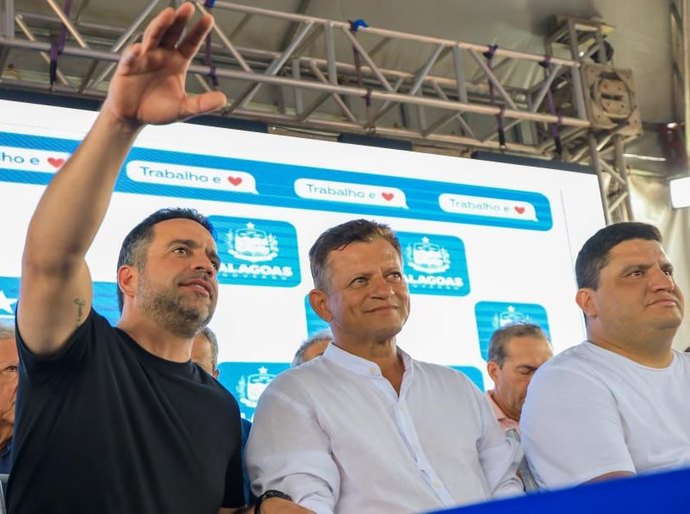Marcos Madeira participa da solenidade de retomada das obras do aeroporto de Maragogi