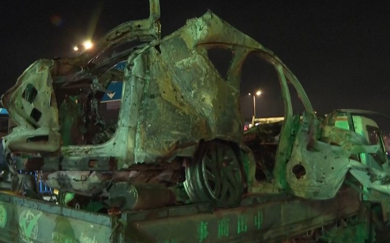 Drones israelenses atingiram dois veículos na principal rodovia costeira de Beirute, matando 3 pessoas e ferindo 6