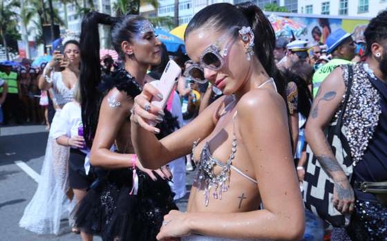 Bruna Marquezine se mudará para Paris após novela, segundo colunista