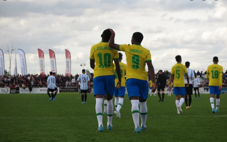 Com briga e brilho de Endrick, Brasil bate Argentina e leva o Torneio de Montaigu
