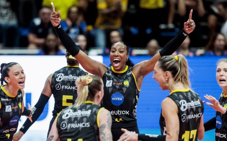 Praia Clube é tricampeão do Sul-Americano de vôlei feminino