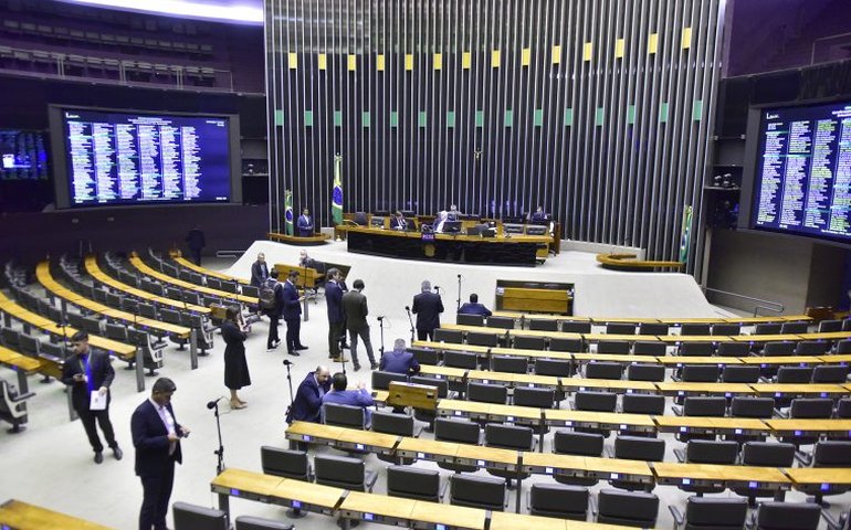 Câmara analisa urgência para minirreforma eleitoral; acompanhe