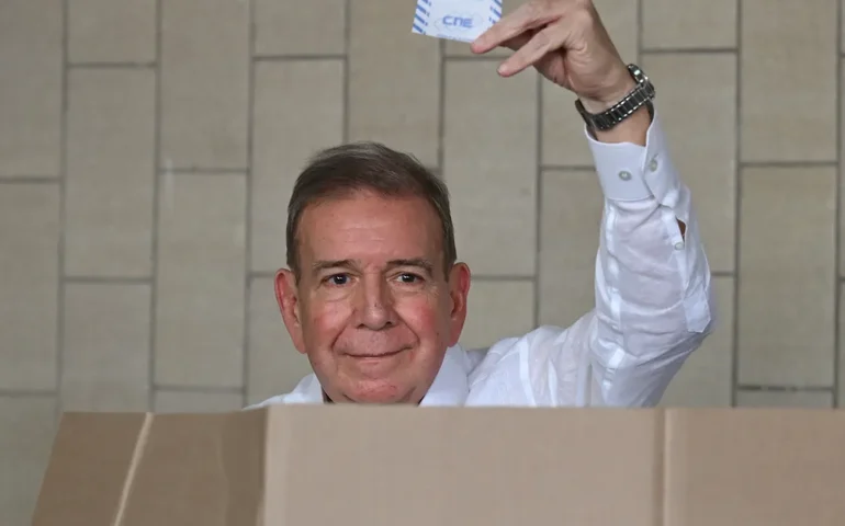 Opositor González vai de casa em casa para se proteger na Venezuela, diz advogado; fontes indicam que esconderijo seria embaixada