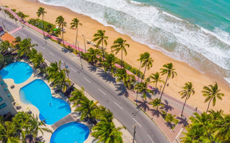 Hotelaria de Maceió oferece pacotes de viagem com passagem aérea e hospedagem a preços especiais