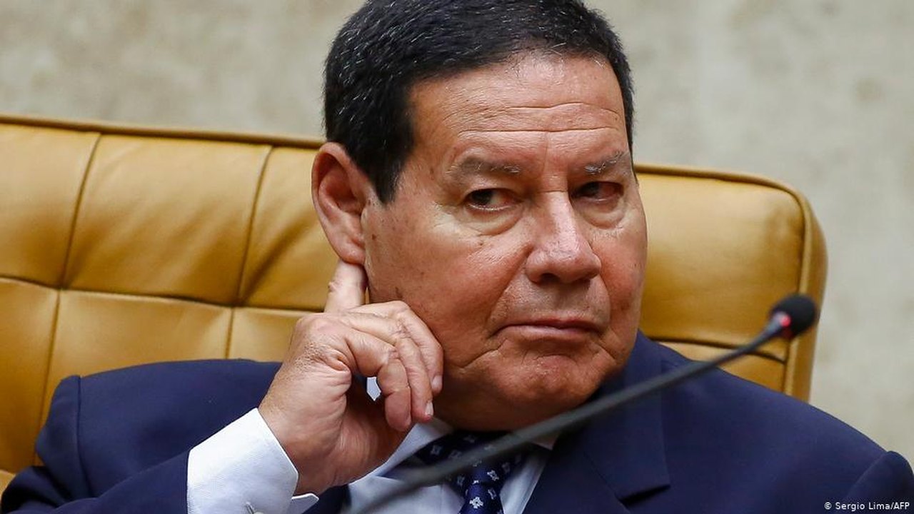 Mourão elogia indicado por Lula para a Defesa: ‘Um nome positivo para o cargo’