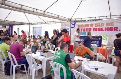 Arapiraca: Viver Melhor na Comunidade ultrapassa 600 atendimentos em edição no Zélia Barbosa