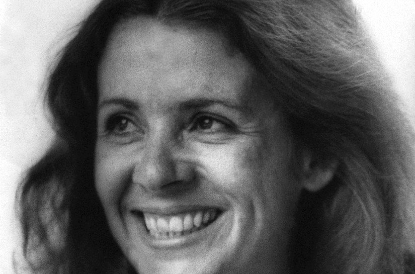 Exposição “Ivone dos Santos: Caminhos da Memória. Poesia e Acervo”
