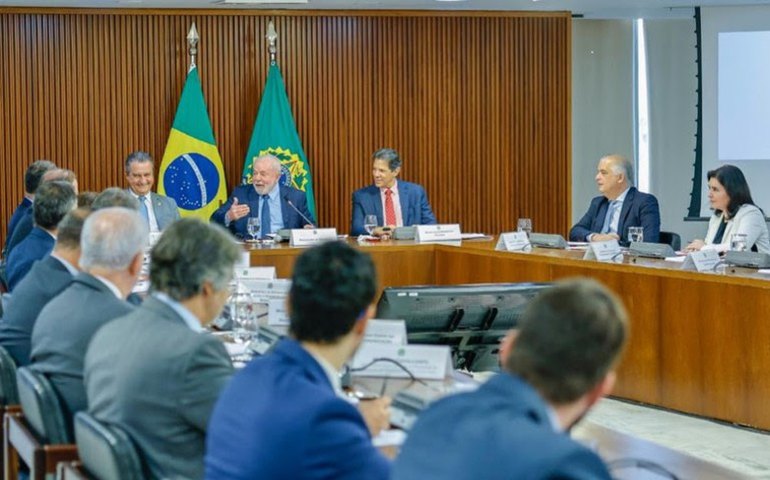 “Dinheiro bom é dinheiro transformado em melhoria da qualidade de vida do povo”, diz Lula