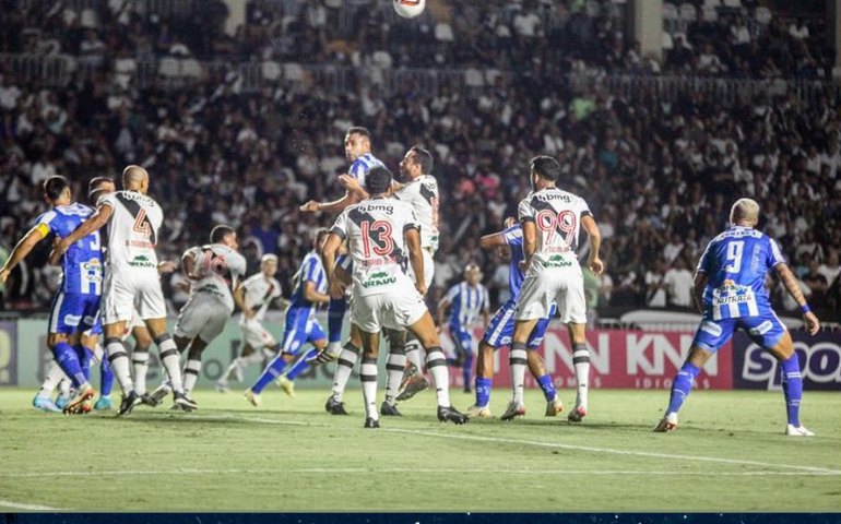 Pressionado pela torcida, Vasco vence CSA e continua invicto na Série B