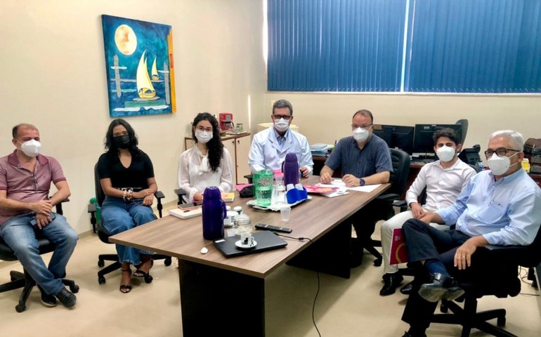 “O Ambulatório Trans do Hospital Universitário precisa funcionar”, diz Teca Nelma