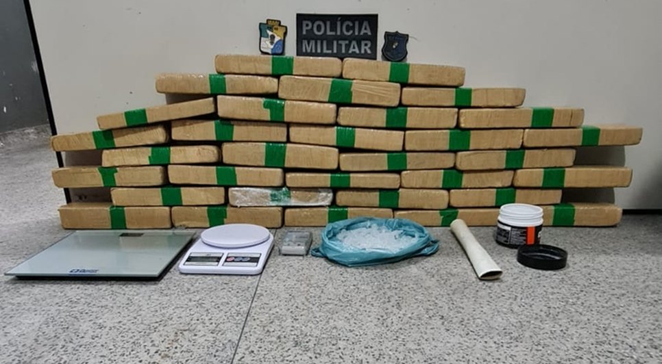 Casal é preso com 32 tabletes de maconha em Aracaju / Foto: Foto: Polícia Militar/SE