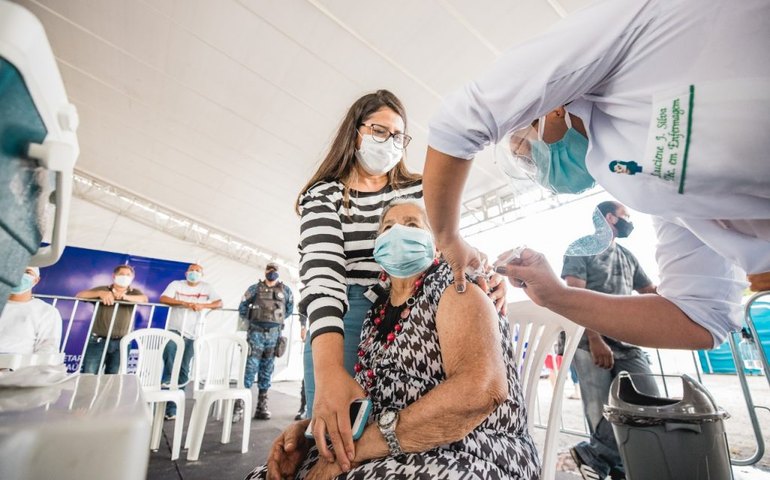 Número de vacinados contra a covid no Brasil chega a 15,5 mi, 7,32% da população