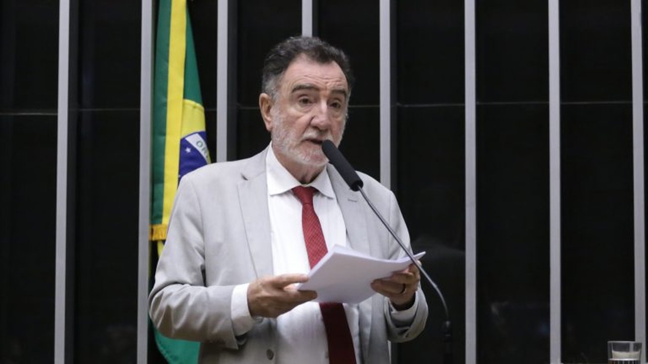 PT confirma candidatura de Patrus ao governo de Minas e Marília Campos ao Senado
