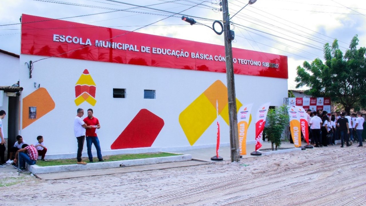 Prefeitura de Penedo moderniza e reforma escola do povoado Murici